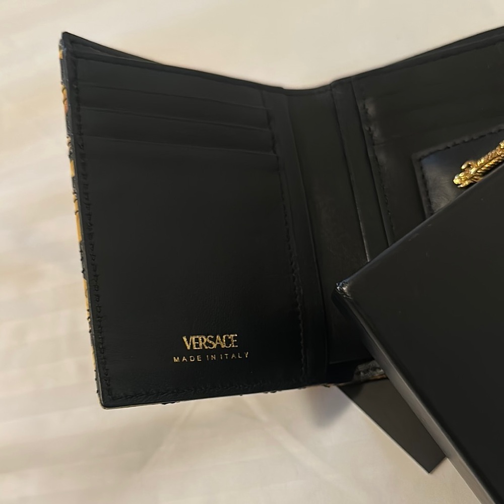 VERSACE Virtus Quilted Leather Wallet Gold and Black Pattern,Brand New With Tags - Picture 14 of 17